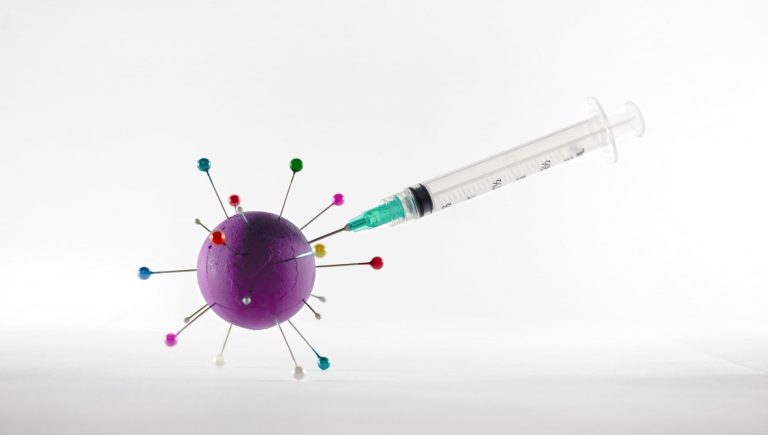 Covid-19, voici comment le vaccin réduit le risque de développer la maladie grave