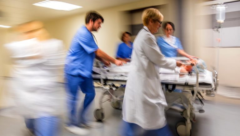 L&rsquo;appel des médecins de médecine interne : « Le NHS doit être revu, nous sommes proches de l&rsquo;effondrement »