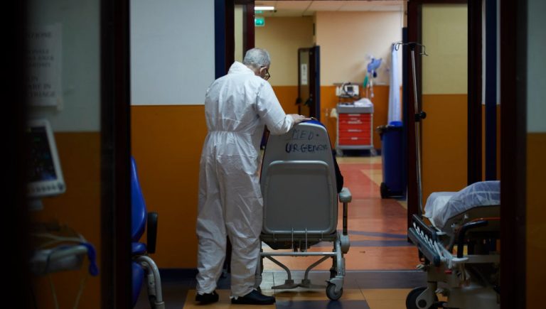 Nouvelle vague de Covid, voici qui risque une hospitalisation
