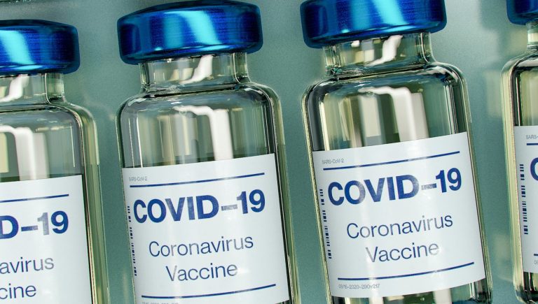Faut-il rendre le vaccin Covid obligatoire pour les catégories les plus à risque ?