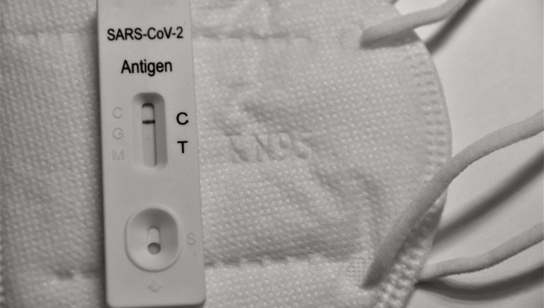 J&rsquo;ai un cancer du sein et un syndrome métabolique : puis-je me faire vacciner anti-Covid ?