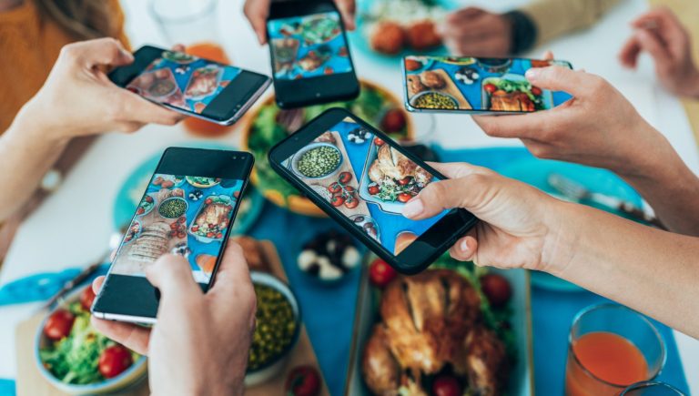 La tromperie des réseaux sociaux sur la « malbouffe »