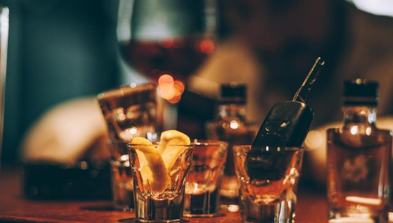 L&rsquo;alcool est le troisième facteur de risque modifiable qui provoque davantage de cancers