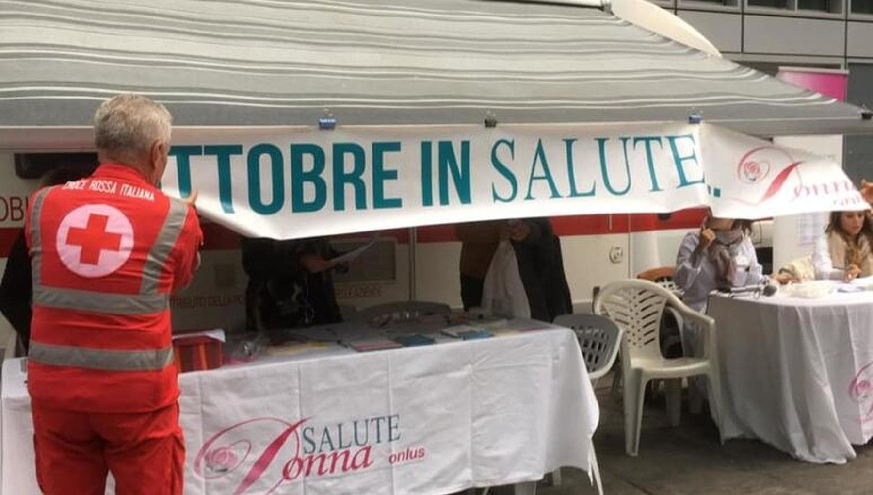 T-shirt Femme Octobre Rose Cancer Du Sein - Cœur Et Ruban Rose - Matière Douce Et Respirante