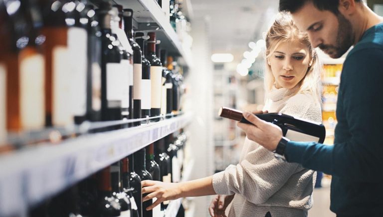 Pour le chef de la santé américain, l&rsquo;étiquetage des risques liés à l&rsquo;alcool est nécessaire