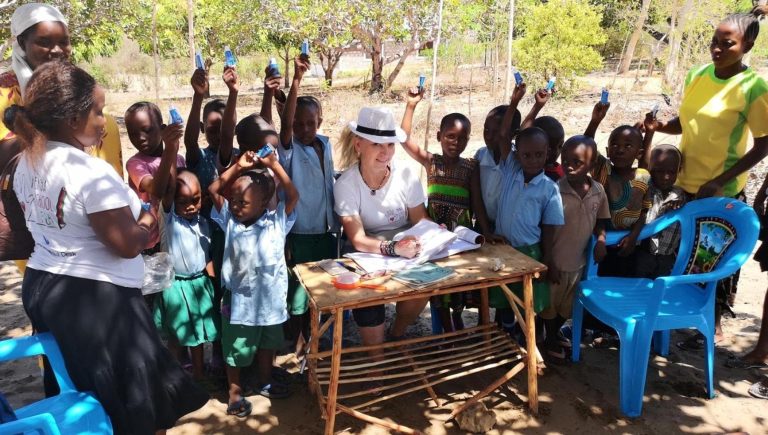 Cinzia, un sein et une tumeur dans les muscles: « Au Kenya, j&rsquo;ai trouvé la force de leur faire face »