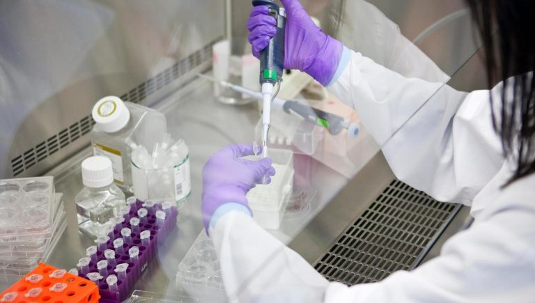 Des médicaments à la biopsie liquide: comment les soins du cancer du sein changent