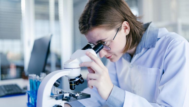 Recherche clinique, plus de financement public est nécessaire