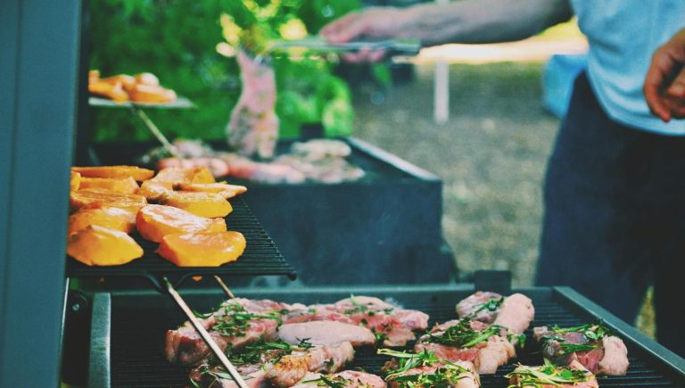 Barbecue de gaz ou de charbon: qui cause moins de dommages à la santé?