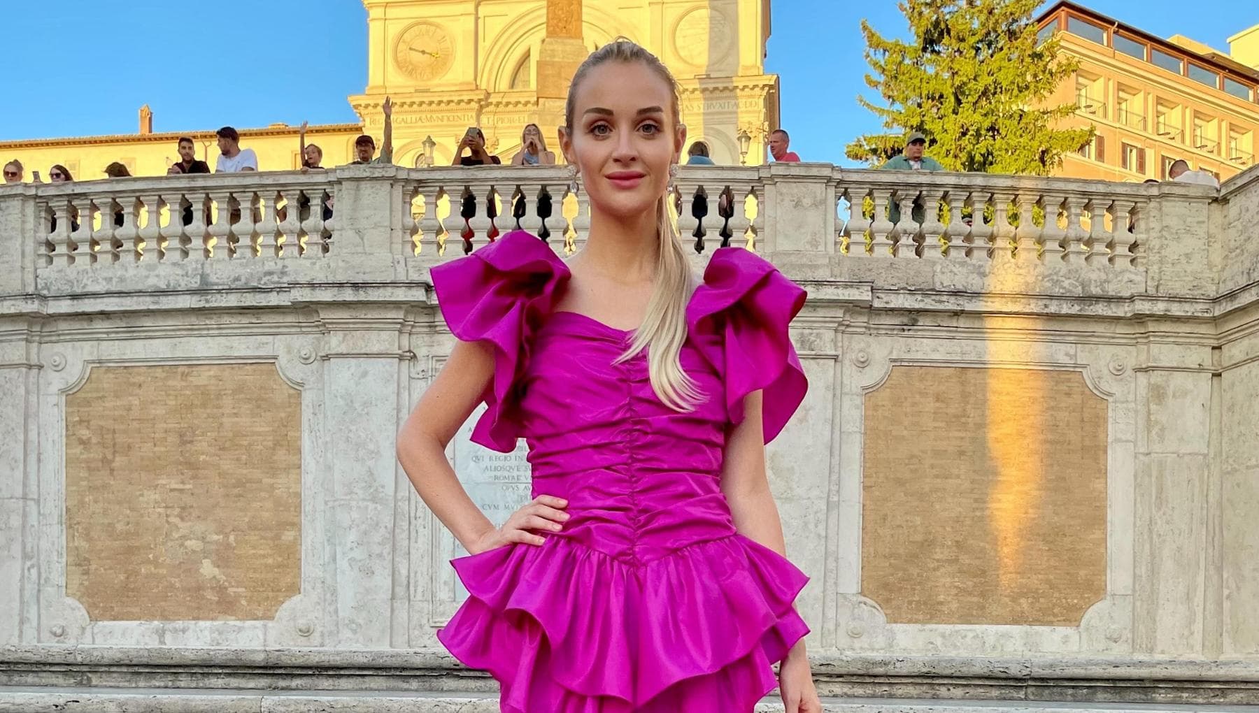 Le modèle avec le bas coloré: "Grâce au loto de la mode pour les personnes atteintes de lymphœdème"