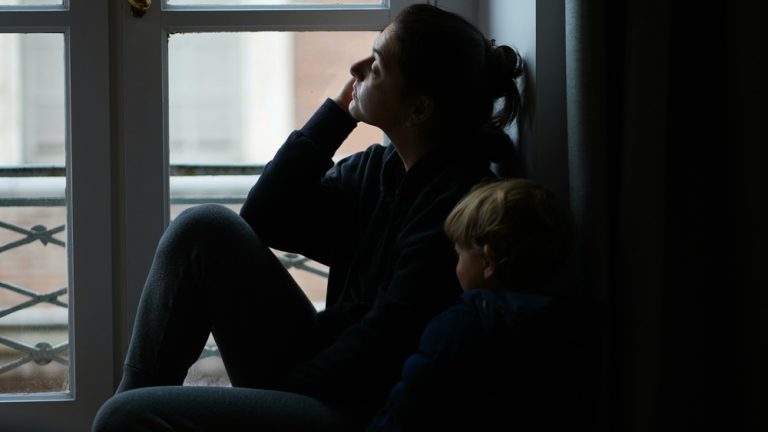 Les signes silencieux de l&rsquo;épuisement émotionnel maternel – Clinique de santé IMED
