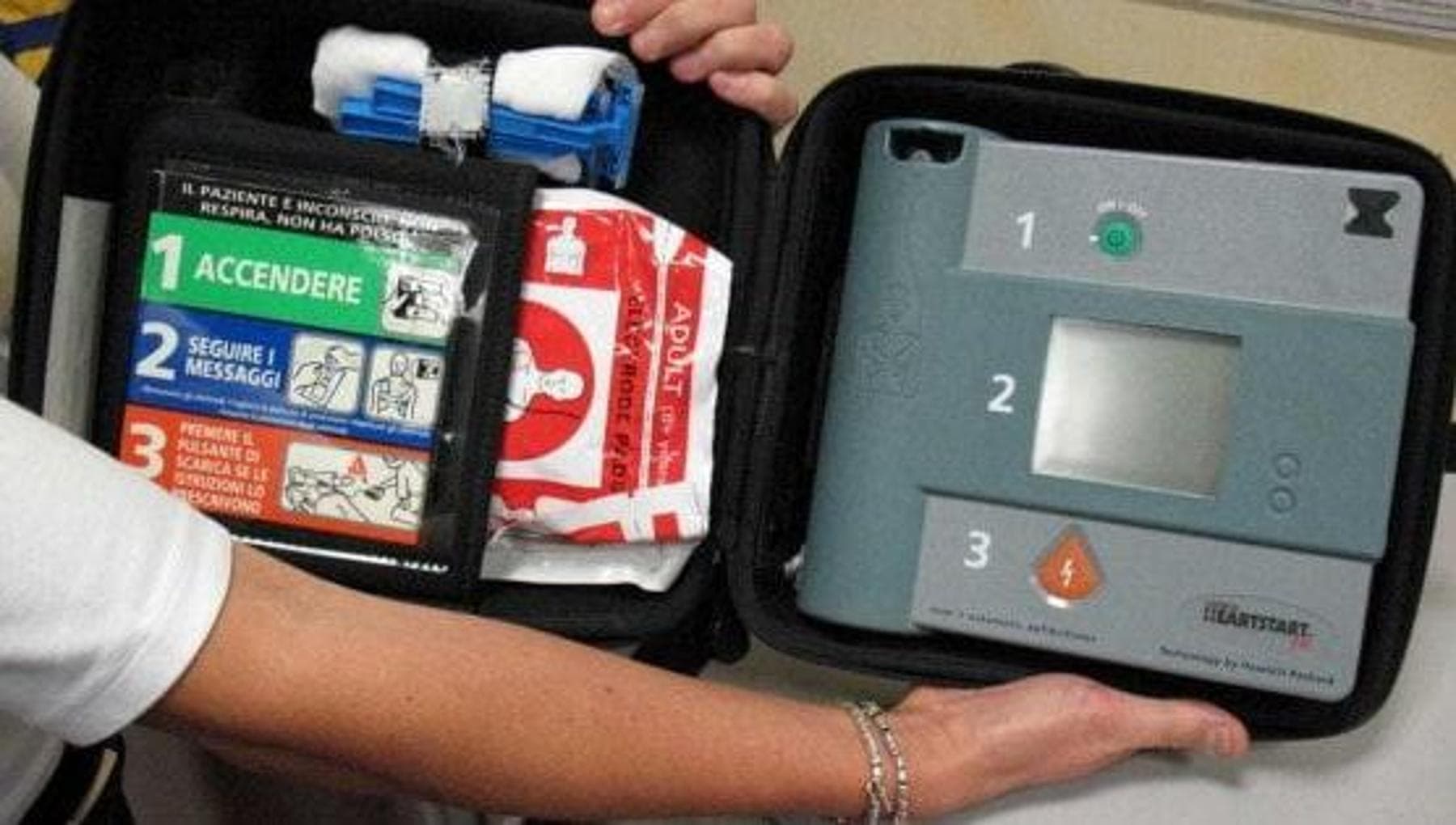 Arrêt cardiaque, moins de 1 sur 10 survit : on se concentre (aussi) sur l'application « défibrillateur finder »