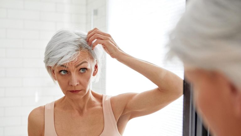 Les cheveux blancs sont le résultat d&rsquo;un mécanisme de défense contre les tumeurs