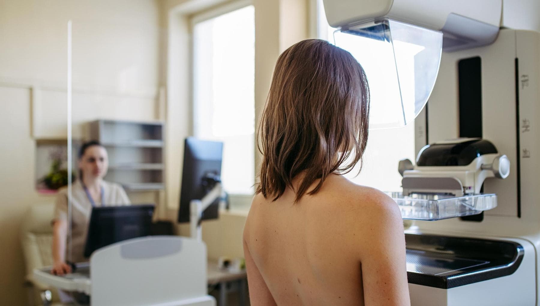 Cancer du sein : dépistage dès 45 ans dans toutes les régions. Les radiologues posent (aussi) cette question
