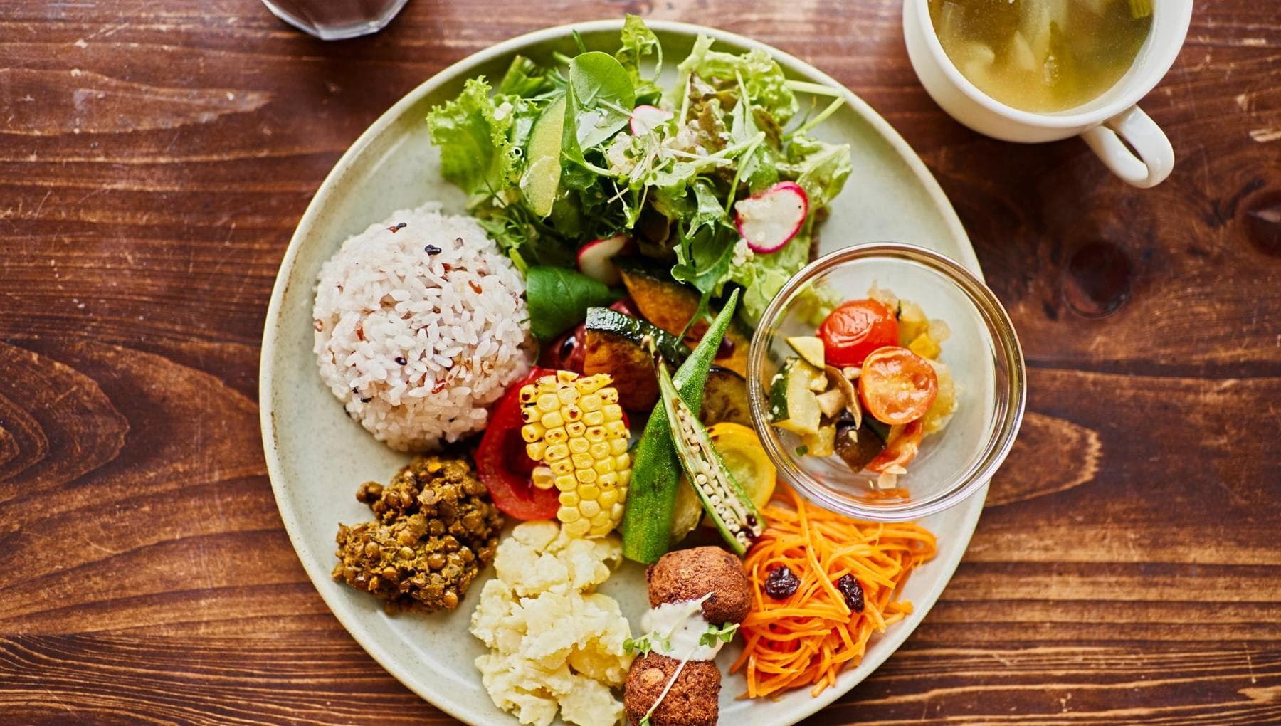 La longévité commence dans l’assiette : comment ce que nous mangeons peut influencer le microbiome