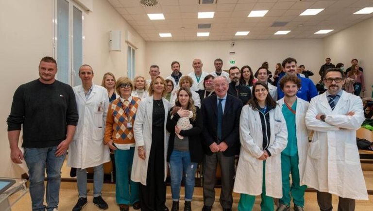 Sauvée de la tumeur avant sa naissance, Sofia a été opérée dans le ventre de sa mère