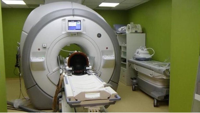 L'échographie pour traiter les tremblements et les maladies neurologiques : un des cinq MrgFus en Europe chez Besta


