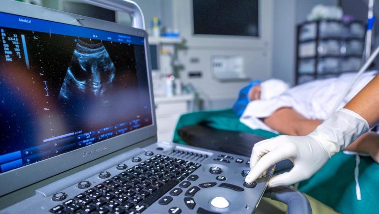 Cancer de l&rsquo;ovaire, médecins et patientes demandent à définir les centres de référence