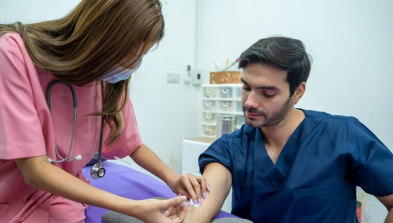 HPV, le vaccin protège aussi les enfants : risque de cancer réduit de 46% chez ceux qui ont été vaccinés