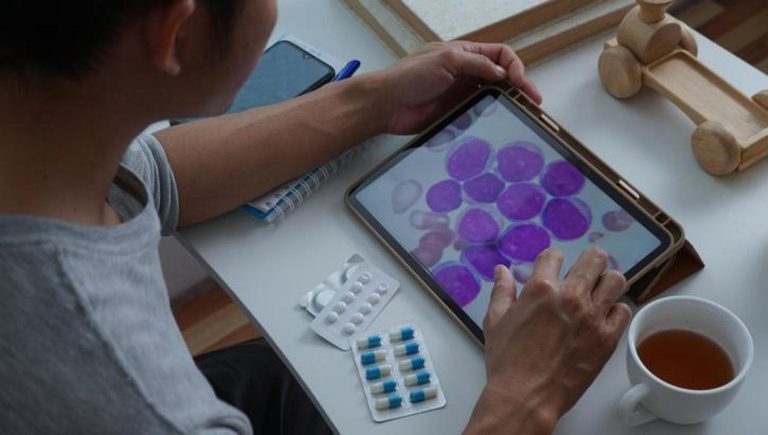 Leucémie aiguë myéloïde : une nouvelle option thérapeutique orale arrive pour les patients les plus fragiles