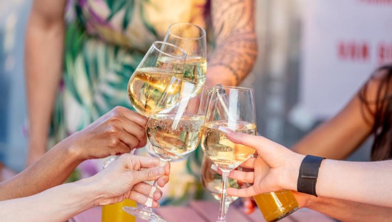Les vins sans alcool, un succès commercial : mais quels effets sur la santé ?