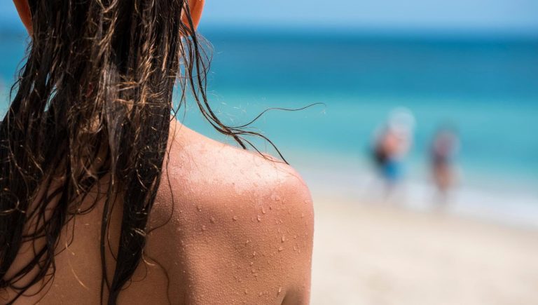 Parce que les enfants ne se protègent pas du soleil. L’alarme : le bronzage est un dommage cutané