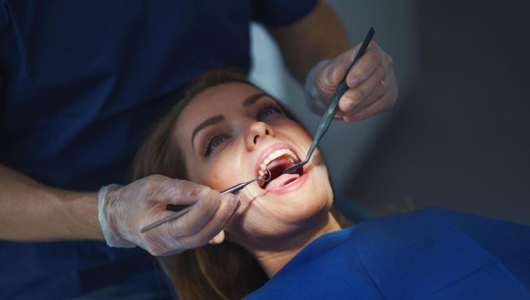 Sténose aortique, la prévention de la valvule cardiaque passe (aussi) par une bouche saine


