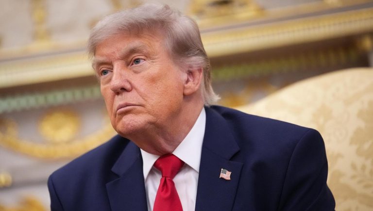 Trump, l'attaque contre Meloni et l'éducation à l'arrogance


