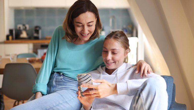 L'Europe avance sur le social : interdiction aux moins de 15 ans. Mais le consentement parental ne suffit pas


