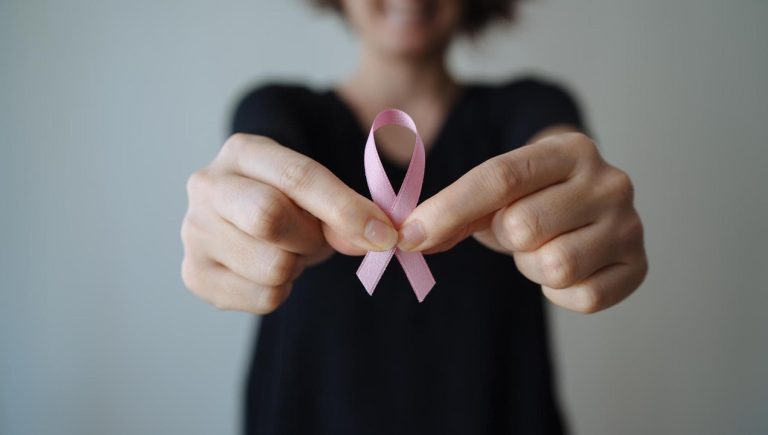 Cancer du sein, au-delà du mois rose : prévention, recherche et traitements plus personnalisés


