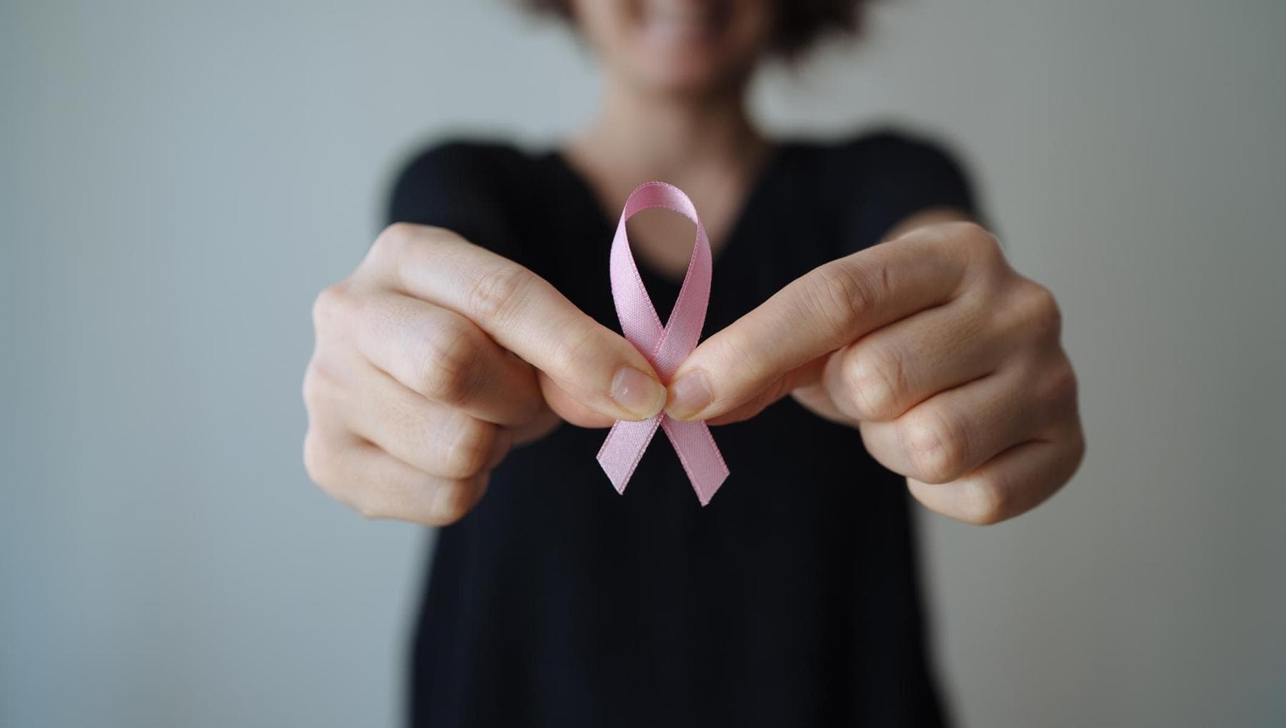 Cancer du sein, au-delà du mois rose : prévention, recherche et traitements plus personnalisés