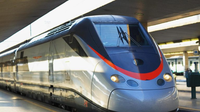 FrecciaRosa est de retour, prévention du cancer à bord des trains et dans les gares


